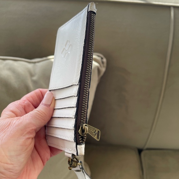 Patricia Nash White Key & Card Holder - Picture 4 of 8